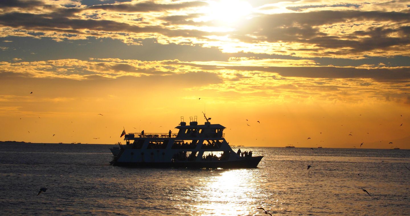 Boston Ferry guide: enjoy the sunset