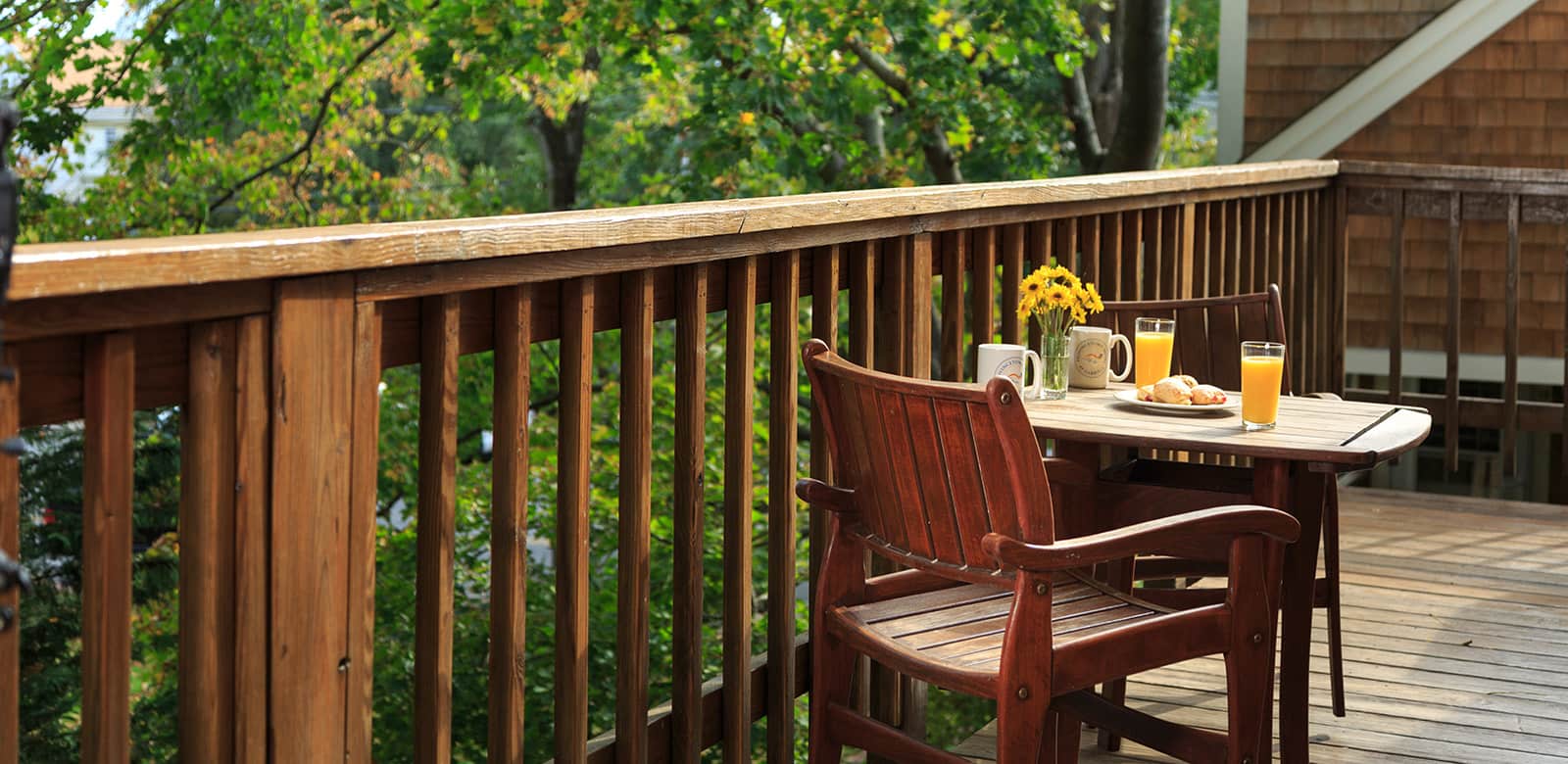 Breakfast on outdoor Porch in Montgomery Room