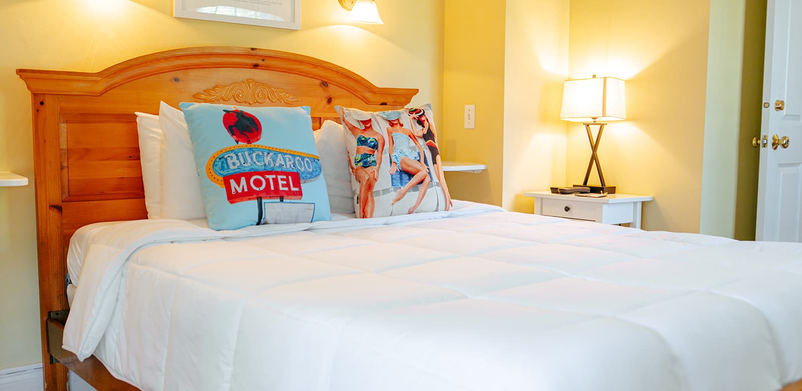 Queen size bed at Virginia Woolf